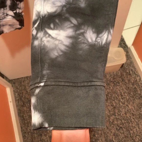 Warm down Lululemon joggers - Picture 6 of 8